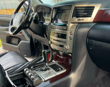 Серый Лексус ЛХ, объемом двигателя 5.66 л и пробегом 314 тыс. км за 38500 $, фото 30 на Automoto.ua