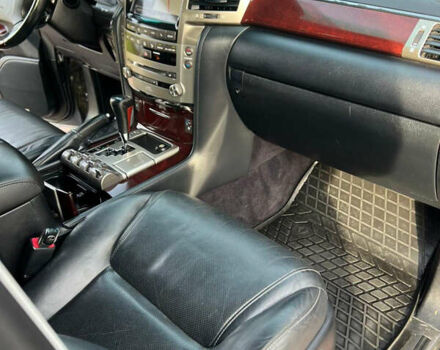 Серый Лексус ЛХ, объемом двигателя 5.66 л и пробегом 314 тыс. км за 38500 $, фото 33 на Automoto.ua