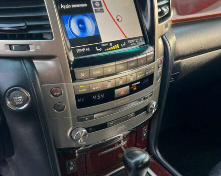 Серый Лексус ЛХ, объемом двигателя 5.66 л и пробегом 314 тыс. км за 38500 $, фото 38 на Automoto.ua