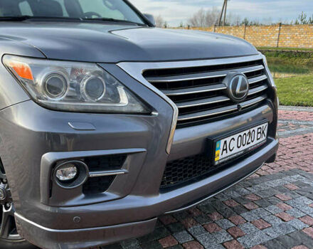 Серый Лексус ЛХ, объемом двигателя 5.66 л и пробегом 314 тыс. км за 38500 $, фото 3 на Automoto.ua