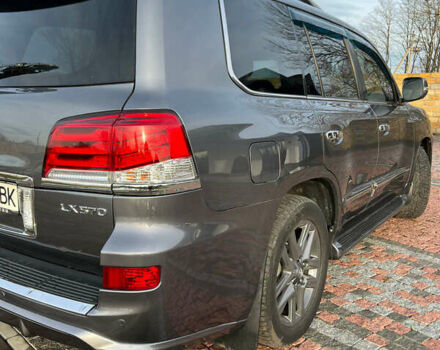 Серый Лексус ЛХ, объемом двигателя 5.66 л и пробегом 314 тыс. км за 38500 $, фото 11 на Automoto.ua