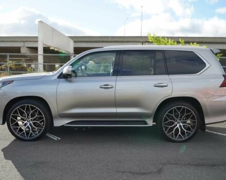 Серый Лексус ЛХ, объемом двигателя 5.7 л и пробегом 76 тыс. км за 21000 $, фото 3 на Automoto.ua