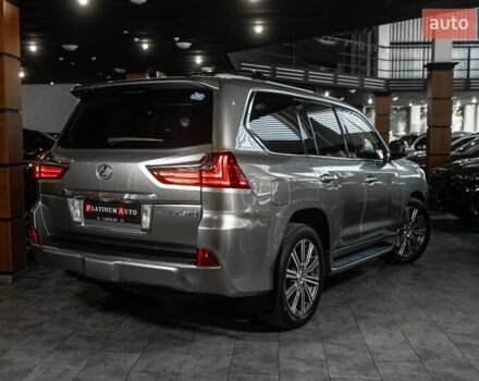 Лексус ЛХ 2016 в Одессе на Automoto.ua Серый Лексус ЛХ, объемом двигателя 5.66 л и пробегом 140 тыс. км за 65500 $, фото 5 на Automoto.ua