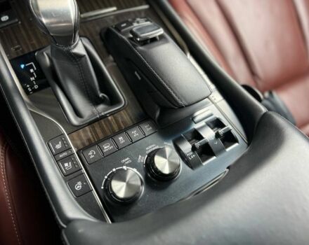 Серый Лексус ЛХ, объемом двигателя 5.7 л и пробегом 128 тыс. км за 62000 $, фото 13 на Automoto.ua