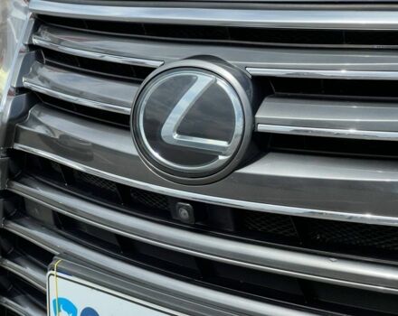 Серый Лексус ЛХ, объемом двигателя 5.7 л и пробегом 128 тыс. км за 62000 $, фото 2 на Automoto.ua