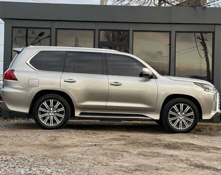 Серый Лексус ЛХ, объемом двигателя 5.66 л и пробегом 230 тыс. км за 54999 $, фото 6 на Automoto.ua