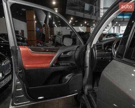 Лексус ЛХ 2016 в Одессе на Automoto.ua Серый Лексус ЛХ, объемом двигателя 5.66 л и пробегом 140 тыс. км за 65500 $, фото 50 на Automoto.ua
