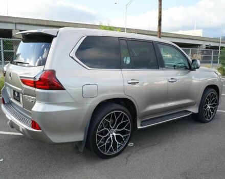 Серый Лексус ЛХ, объемом двигателя 5.7 л и пробегом 76 тыс. км за 21000 $, фото 5 на Automoto.ua