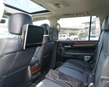 Серый Лексус ЛХ, объемом двигателя 5.7 л и пробегом 76 тыс. км за 21000 $, фото 12 на Automoto.ua