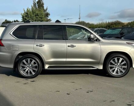 Серый Лексус ЛХ, объемом двигателя 5.7 л и пробегом 64 тыс. км за 22000 $, фото 2 на Automoto.ua