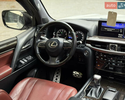 Серый Лексус ЛХ, объемом двигателя 5.66 л и пробегом 119 тыс. км за 73000 $, фото 35 на Automoto.ua