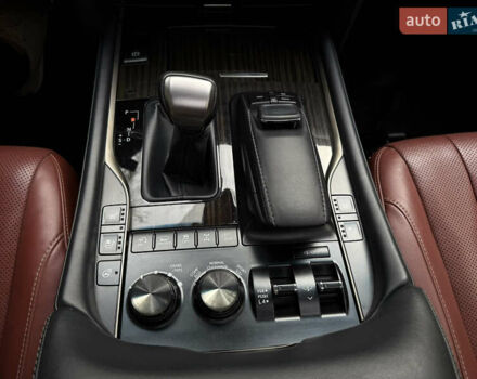 Серый Лексус ЛХ, объемом двигателя 5.66 л и пробегом 119 тыс. км за 73000 $, фото 45 на Automoto.ua