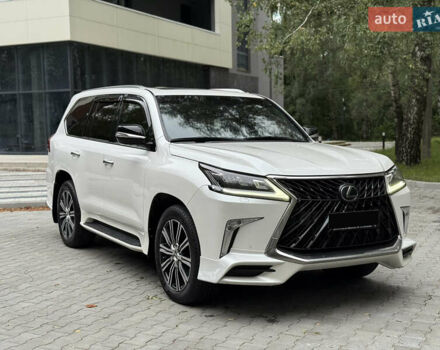 Серый Лексус ЛХ, объемом двигателя 5.66 л и пробегом 119 тыс. км за 73000 $, фото 2 на Automoto.ua