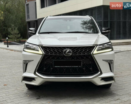Серый Лексус ЛХ, объемом двигателя 5.66 л и пробегом 119 тыс. км за 73000 $, фото 1 на Automoto.ua