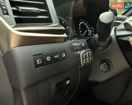 Серый Лексус ЛХ, объемом двигателя 5.66 л и пробегом 119 тыс. км за 73000 $, фото 21 на Automoto.ua