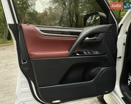 Серый Лексус ЛХ, объемом двигателя 5.66 л и пробегом 119 тыс. км за 73000 $, фото 22 на Automoto.ua