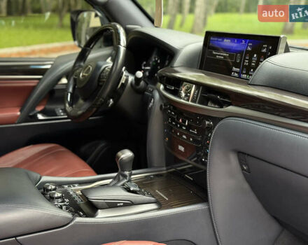 Серый Лексус ЛХ, объемом двигателя 5.66 л и пробегом 119 тыс. км за 73000 $, фото 40 на Automoto.ua