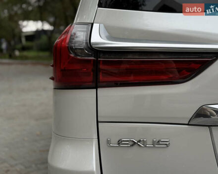 Серый Лексус ЛХ, объемом двигателя 5.66 л и пробегом 119 тыс. км за 73000 $, фото 19 на Automoto.ua
