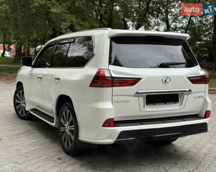 Серый Лексус ЛХ, объемом двигателя 5.66 л и пробегом 119 тыс. км за 73000 $, фото 12 на Automoto.ua
