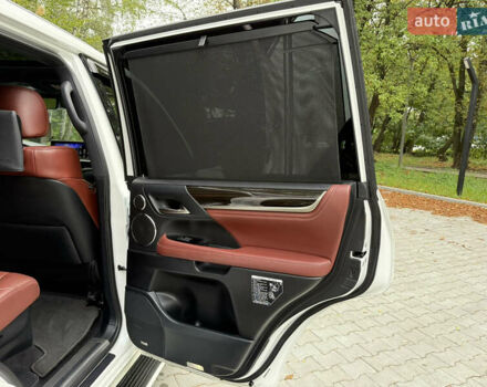 Сірий Лексус ЛХ, об'ємом двигуна 5.66 л та пробігом 119 тис. км за 73000 $, фото 31 на Automoto.ua