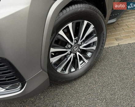 Сірий Лексус ЛХ, об'ємом двигуна 3.35 л та пробігом 34 тис. км за 109999 $, фото 17 на Automoto.ua
