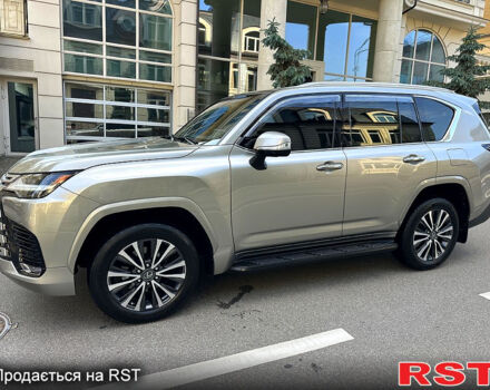 Серый Лексус ЛХ, объемом двигателя 3.3 л и пробегом 16 тыс. км за 125900 $, фото 2 на Automoto.ua