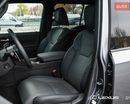 Сірий Лексус ЛХ, об'ємом двигуна 3.45 л та пробігом 3 тис. км за 93081 $, фото 18 на Automoto.ua