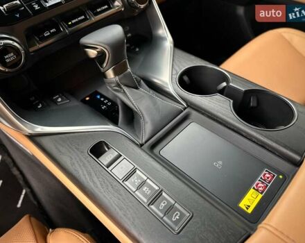 Сірий Лексус ЛХ, об'ємом двигуна 3.35 л та пробігом 2 тис. км за 135500 $, фото 70 на Automoto.ua