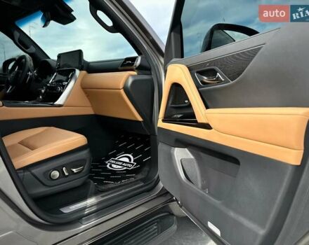 Сірий Лексус ЛХ, об'ємом двигуна 3.35 л та пробігом 2 тис. км за 135500 $, фото 83 на Automoto.ua