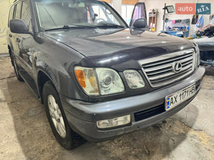 Лексус ЛХ 2003 в Славянске на Automoto.ua Серый Лексус ЛХ, объемом двигателя 4.7 л и пробегом 252 тыс. км за 17800 $, фото 1 на Automoto.ua