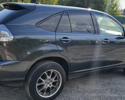 Серый Лексус ЛХ, объемом двигателя 3.3 л и пробегом 252 тыс. км за 10200 $, фото 1 на Automoto.ua