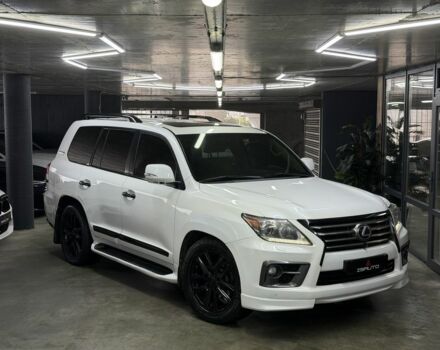 Серый Лексус ЛХ, объемом двигателя 5.7 л и пробегом 314 тыс. км за 21900 $, фото 1 на Automoto.ua