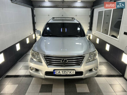 Серый Лексус ЛХ, объемом двигателя 5.66 л и пробегом 273 тыс. км за 24900 $, фото 1 на Automoto.ua