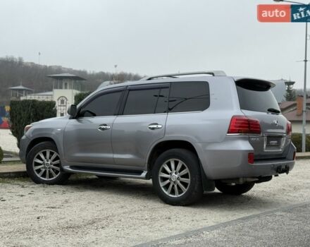 Серый Лексус ЛХ, объемом двигателя 5.66 л и пробегом 246 тыс. км за 22222 $, фото 1 на Automoto.ua