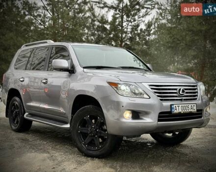 Серый Лексус ЛХ, объемом двигателя 5.66 л и пробегом 240 тыс. км за 26500 $, фото 1 на Automoto.ua