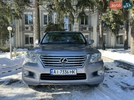 Серый Лексус ЛХ, объемом двигателя 5.66 л и пробегом 260 тыс. км за 27999 $, фото 1 на Automoto.ua