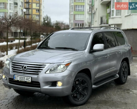 Серый Лексус ЛХ, объемом двигателя 5.7 л и пробегом 305 тыс. км за 22999 $, фото 1 на Automoto.ua