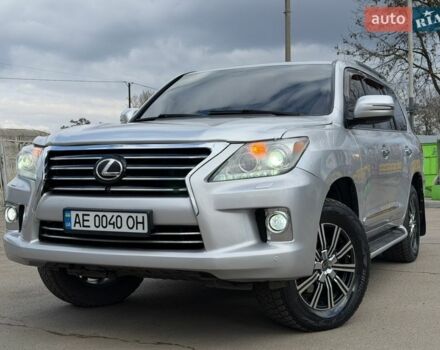 Серый Лексус ЛХ, объемом двигателя 5.7 л и пробегом 261 тыс. км за 21999 $, фото 1 на Automoto.ua