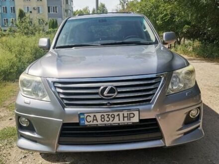 Серый Лексус ЛХ, объемом двигателя 5.66 л и пробегом 448 тыс. км за 26350 $, фото 1 на Automoto.ua