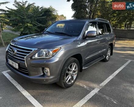 Серый Лексус ЛХ, объемом двигателя 5.66 л и пробегом 188 тыс. км за 42900 $, фото 1 на Automoto.ua