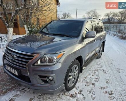 Серый Лексус ЛХ, объемом двигателя 5.7 л и пробегом 310 тыс. км за 42500 $, фото 1 на Automoto.ua