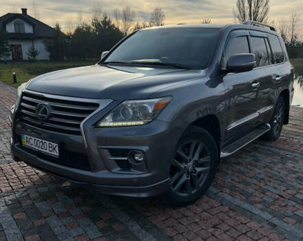 Серый Лексус ЛХ, объемом двигателя 5.66 л и пробегом 314 тыс. км за 38500 $, фото 1 на Automoto.ua