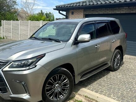 Серый Лексус ЛХ, объемом двигателя 4.5 л и пробегом 130 тыс. км за 61000 $, фото 1 на Automoto.ua