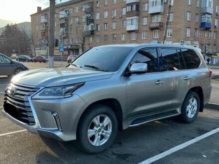 Лексус ЛХ 2017 у Кривому Розі на Automoto.ua Сірий Лексус ЛХ, об'ємом двигуна 4.5 л та пробігом 260 тис. км за 59000 $, фото 1 на Automoto.ua