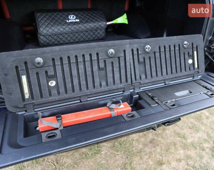 Синий Лексус ЛХ, объемом двигателя 5.66 л и пробегом 110 тыс. км за 59600 $, фото 20 на Automoto.ua