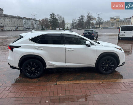 Белый Лексус НХ, объемом двигателя 2.49 л и пробегом 250 тыс. км за 27499 $, фото 3 на Automoto.ua