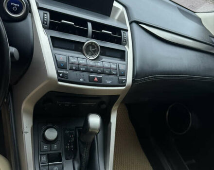 Белый Лексус НХ, объемом двигателя 2.49 л и пробегом 250 тыс. км за 27499 $, фото 8 на Automoto.ua