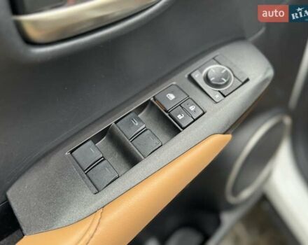 Белый Лексус НХ, объемом двигателя 2 л и пробегом 137 тыс. км за 19500 $, фото 31 на Automoto.ua