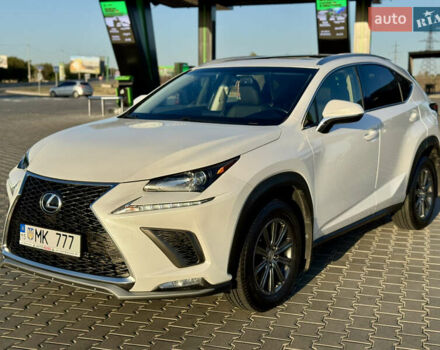 Белый Лексус НХ, объемом двигателя 2 л и пробегом 107 тыс. км за 21999 $, фото 4 на Automoto.ua