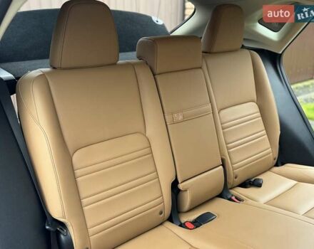 Белый Лексус НХ, объемом двигателя 2 л и пробегом 137 тыс. км за 19500 $, фото 66 на Automoto.ua